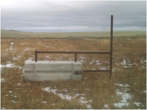 RealRancher Jim Hellyer uses rancher ingenuity and humor to build a portable fence corner on his cattle ranch and hay operation near Lander, Wyoming.